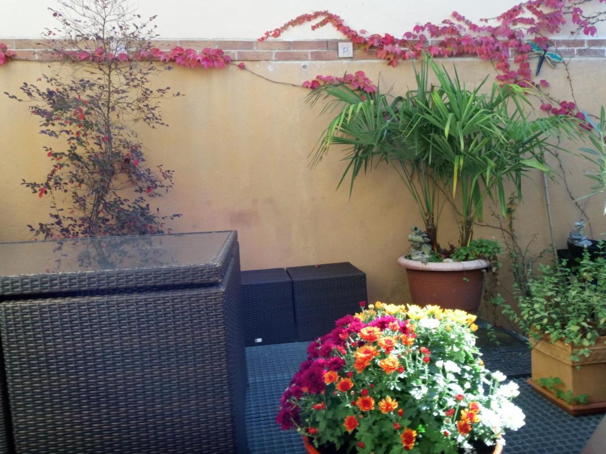 Autan Des Couleurs Bed & Breakfast Albi Bagian luar foto